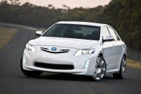 Toyota показа хибридна Camry