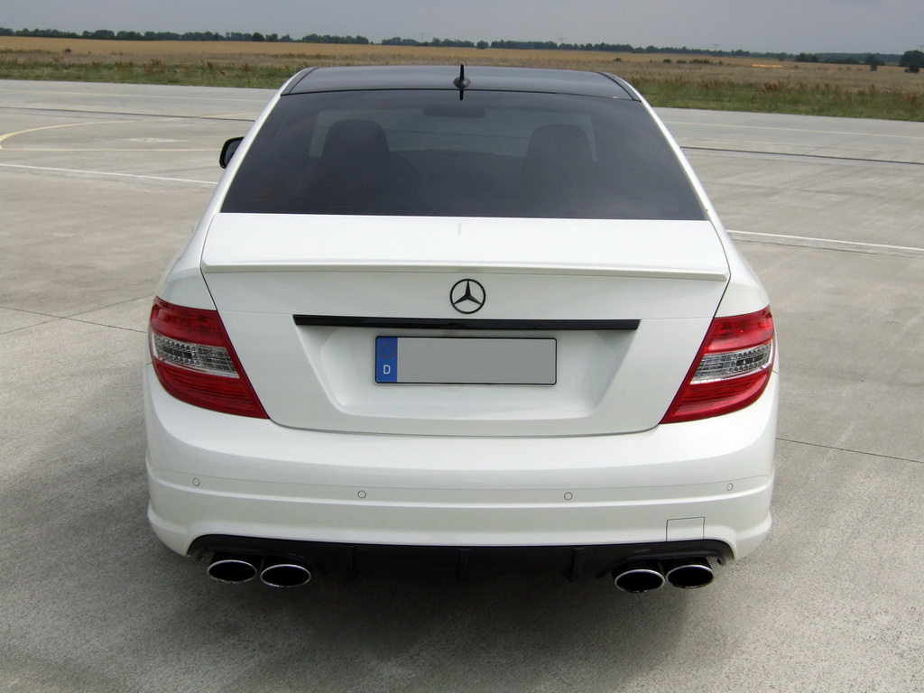 AVUS Mercedes C63 AMG