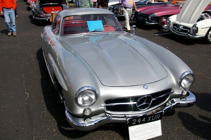 Сбирка на фенове на Mercedes 300 SL