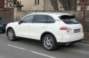 Новото Porsche Cayenne заснето почти без маскировка