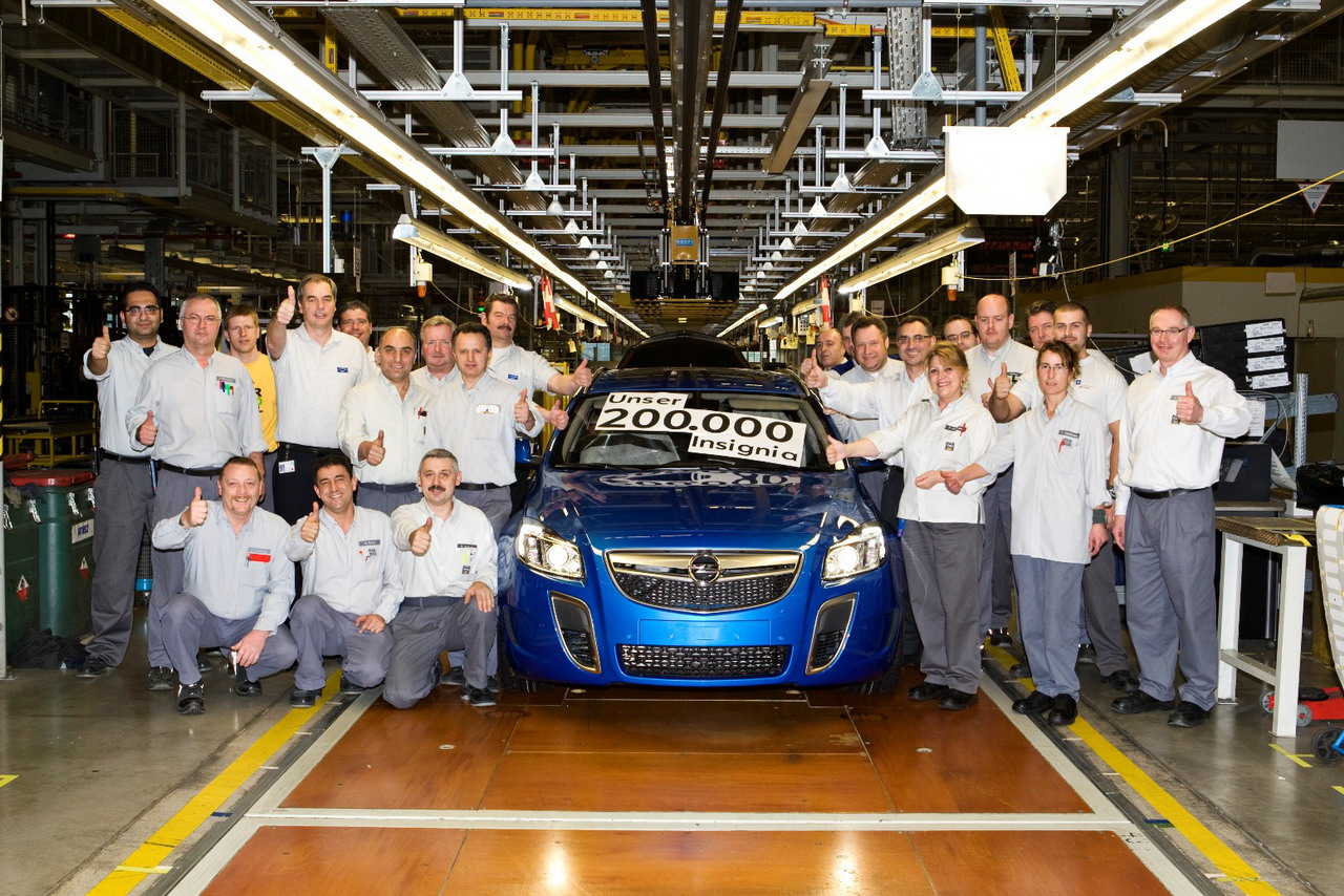 Opel Insignia номер 200 000