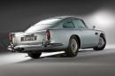 Продава се оригиналният Aston Martin DB5 на Джеймс Бонд
