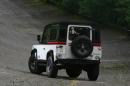 Land Rover Defender разкрасен от Aznom
