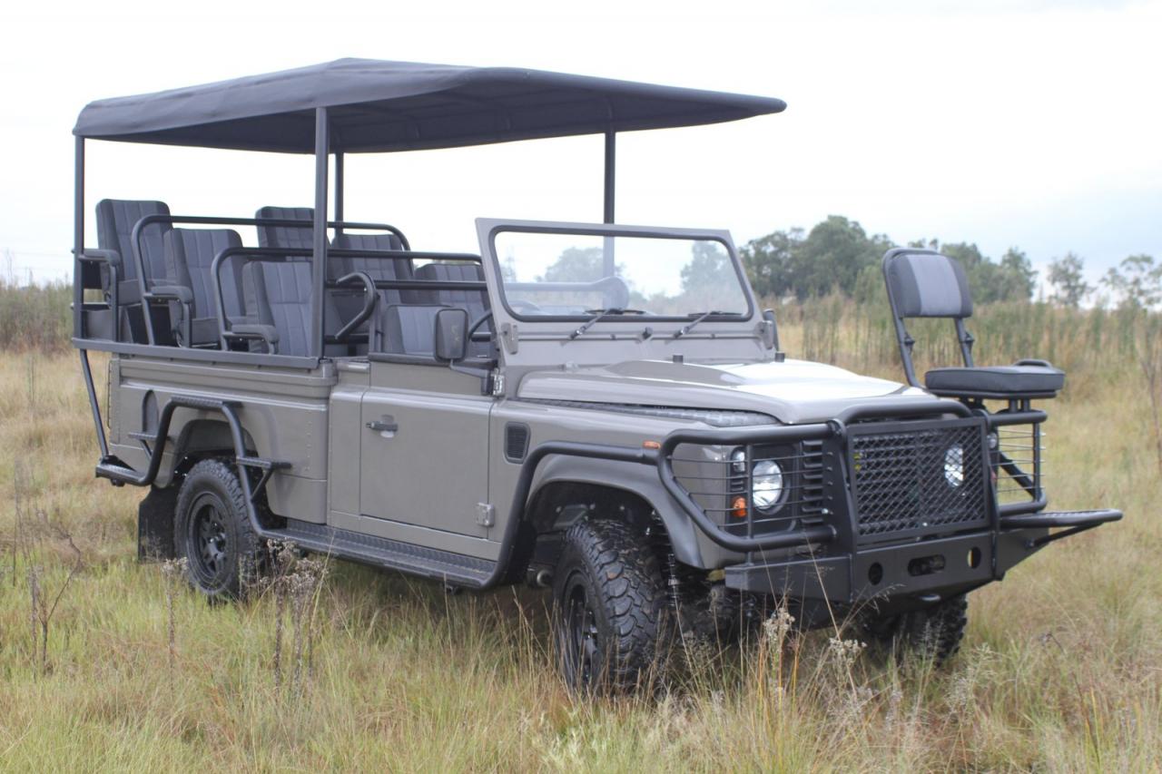 Land Rover Defender Safari EV Concept
