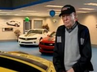 Мъж на 101 години си купи Chevrolet Camaro