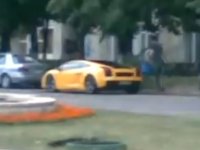 Вижте как не се мие Lamborghini Gallardo!